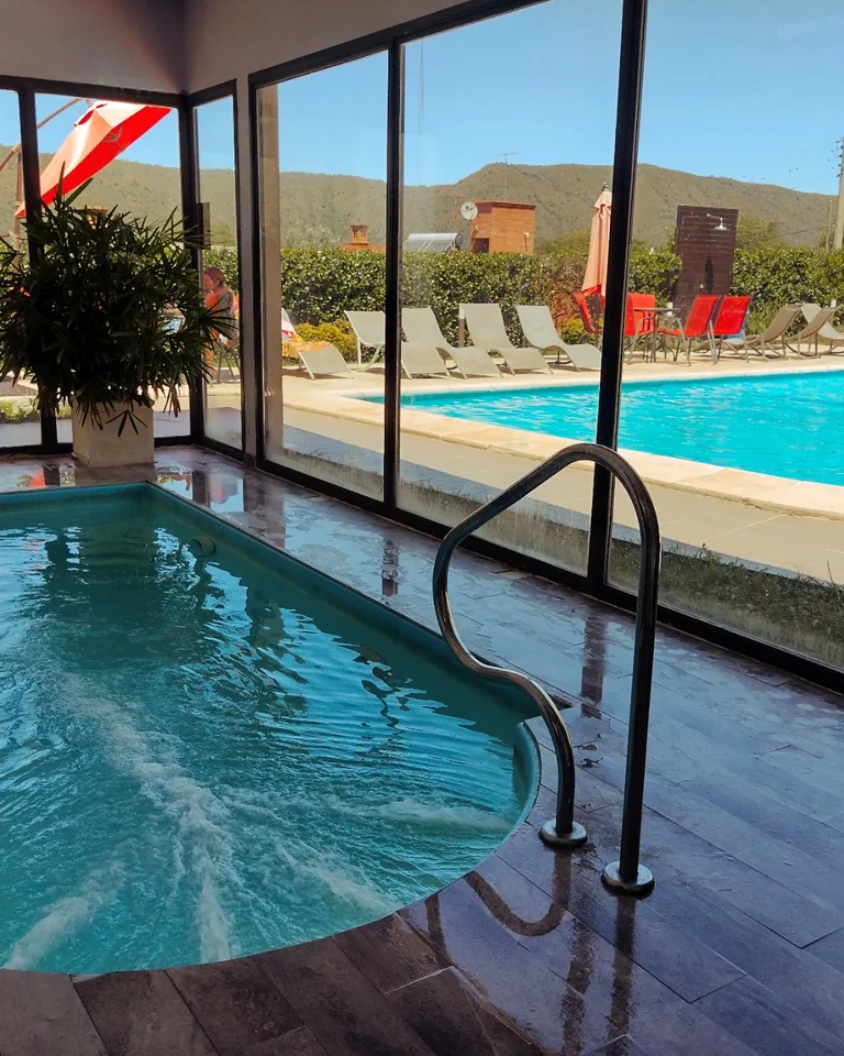 Pileta cubierta y climatizada de YHI Spa
