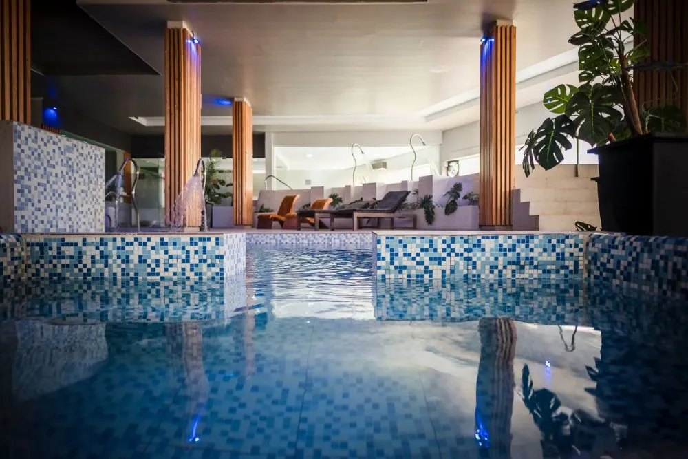 Piscina climatizada del spa de Eleton
